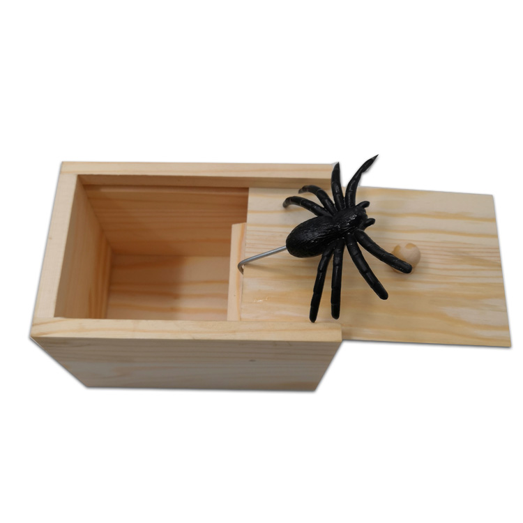 Wooden Spider Prank Box – Scary Surprise Joke Gift for Friends, Family & Office Fun